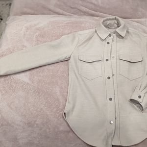 Abercrombie and Fitch - cream shacket XS